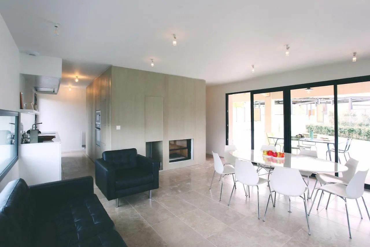 Le 27 Villa Malaucene 0*,  France