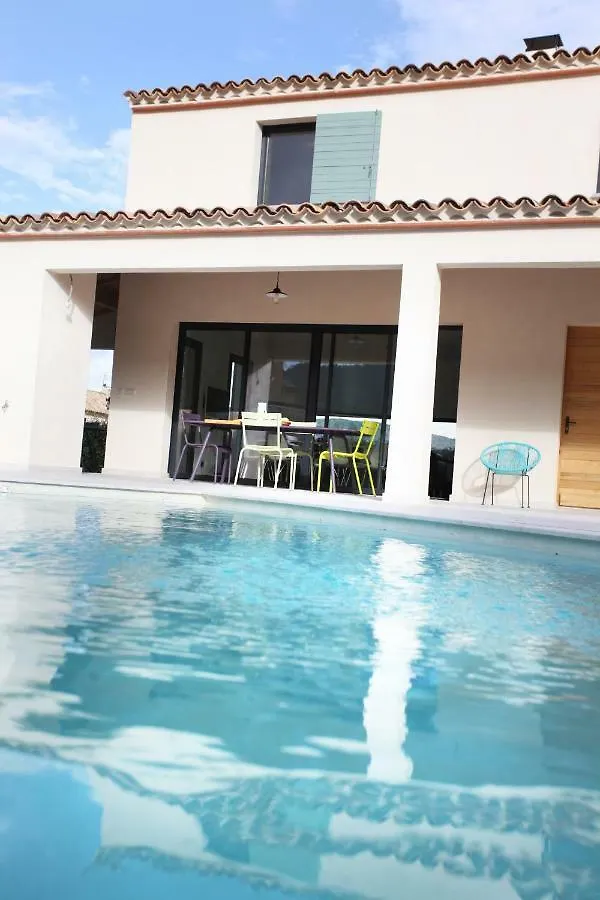 Le 27 Villa Malaucene 0*,  France