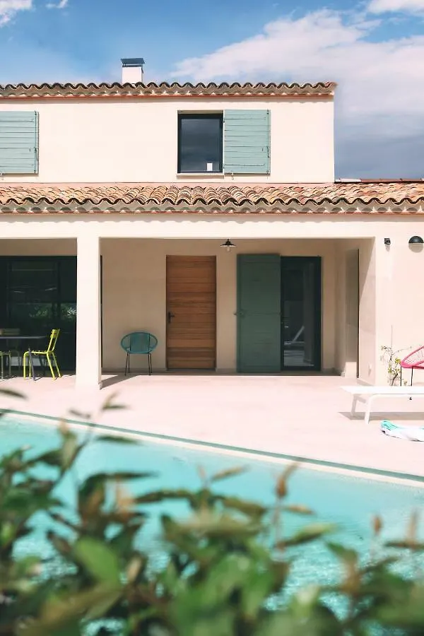 Le 27 Villa Malaucene 0*,  France