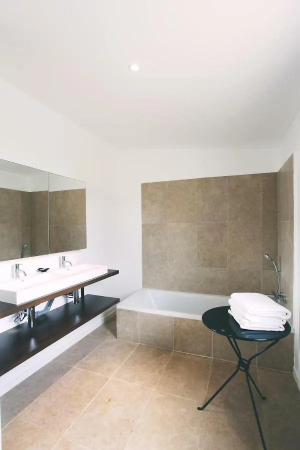 Le 27 Villa Malaucene 0*,